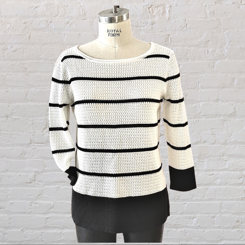 SG Crochet Sweater. Perfect for Layering! Mint Cont. 3/4 Sleeve, Blk & White.